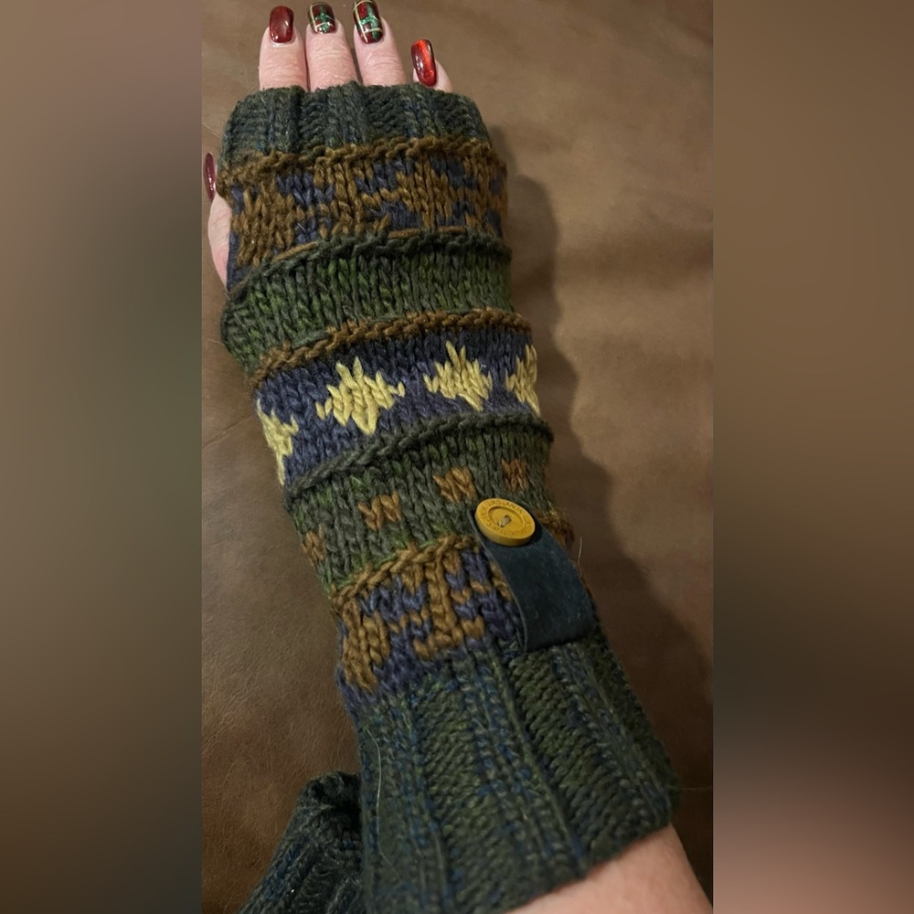 Stylish Hand warmer/sweater by Muk Luks.